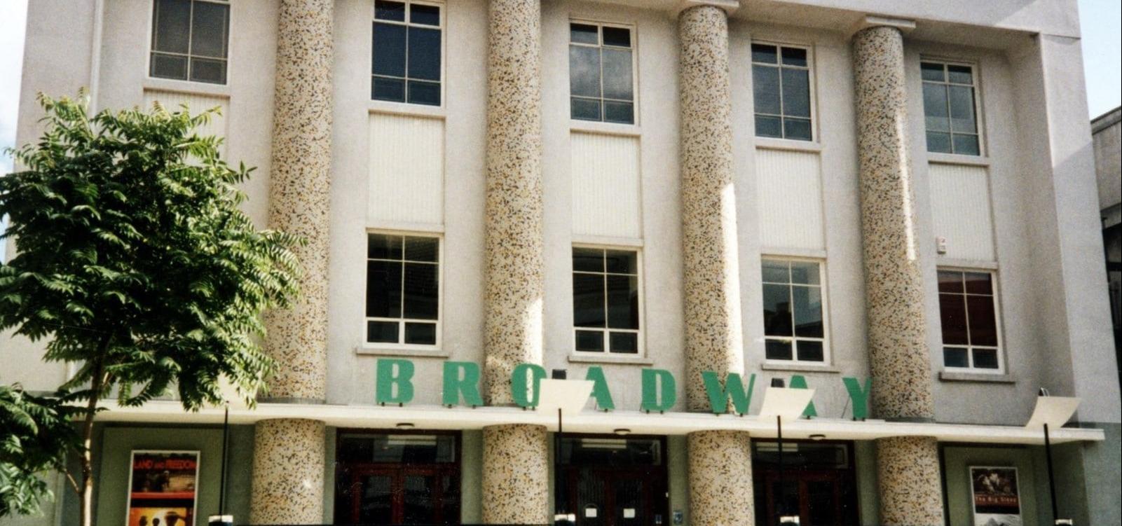 BROADWAY-FRONTAGE-90S-BANNER