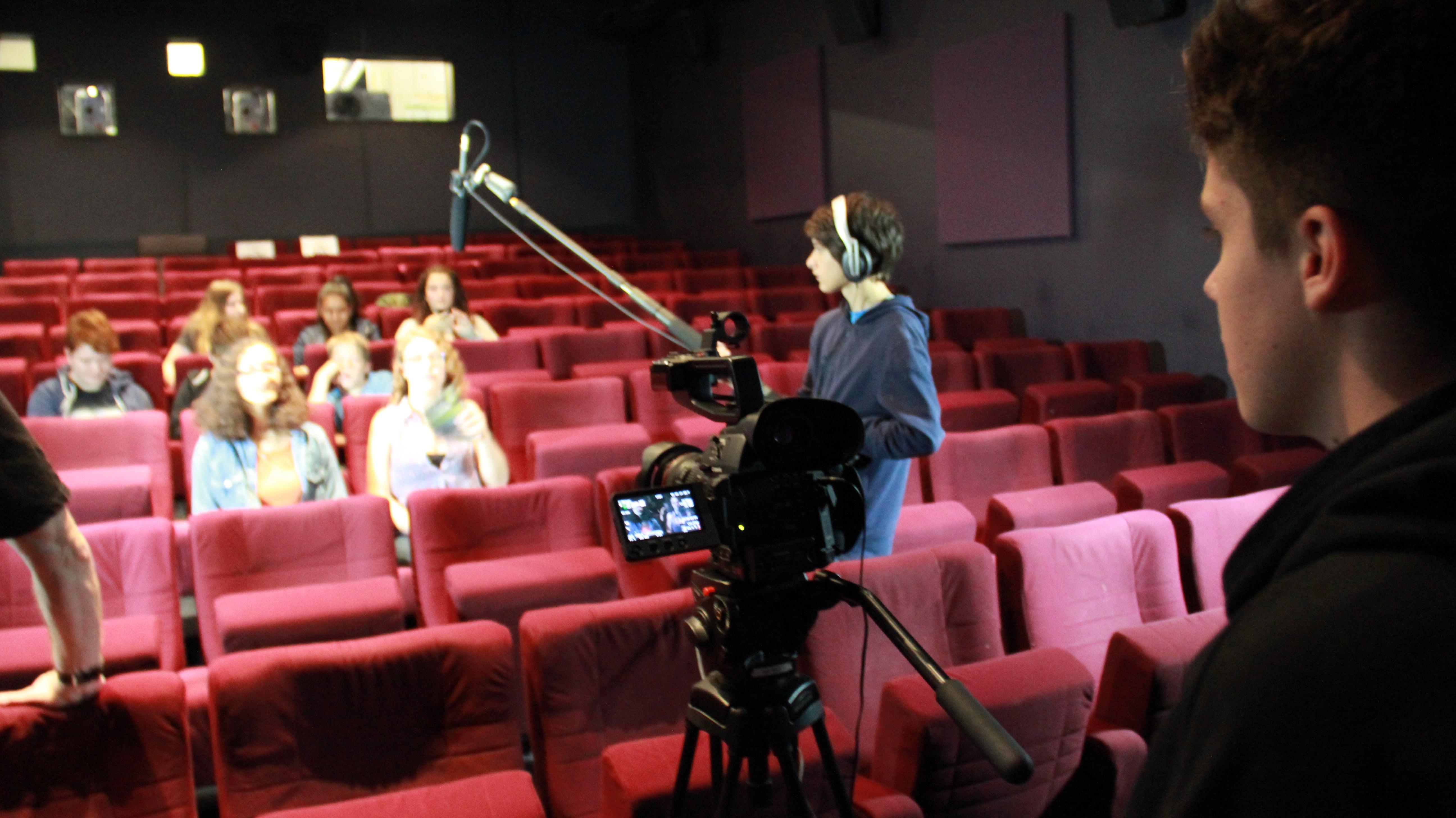 Into-film-setting-up-shoot-in-screen-3