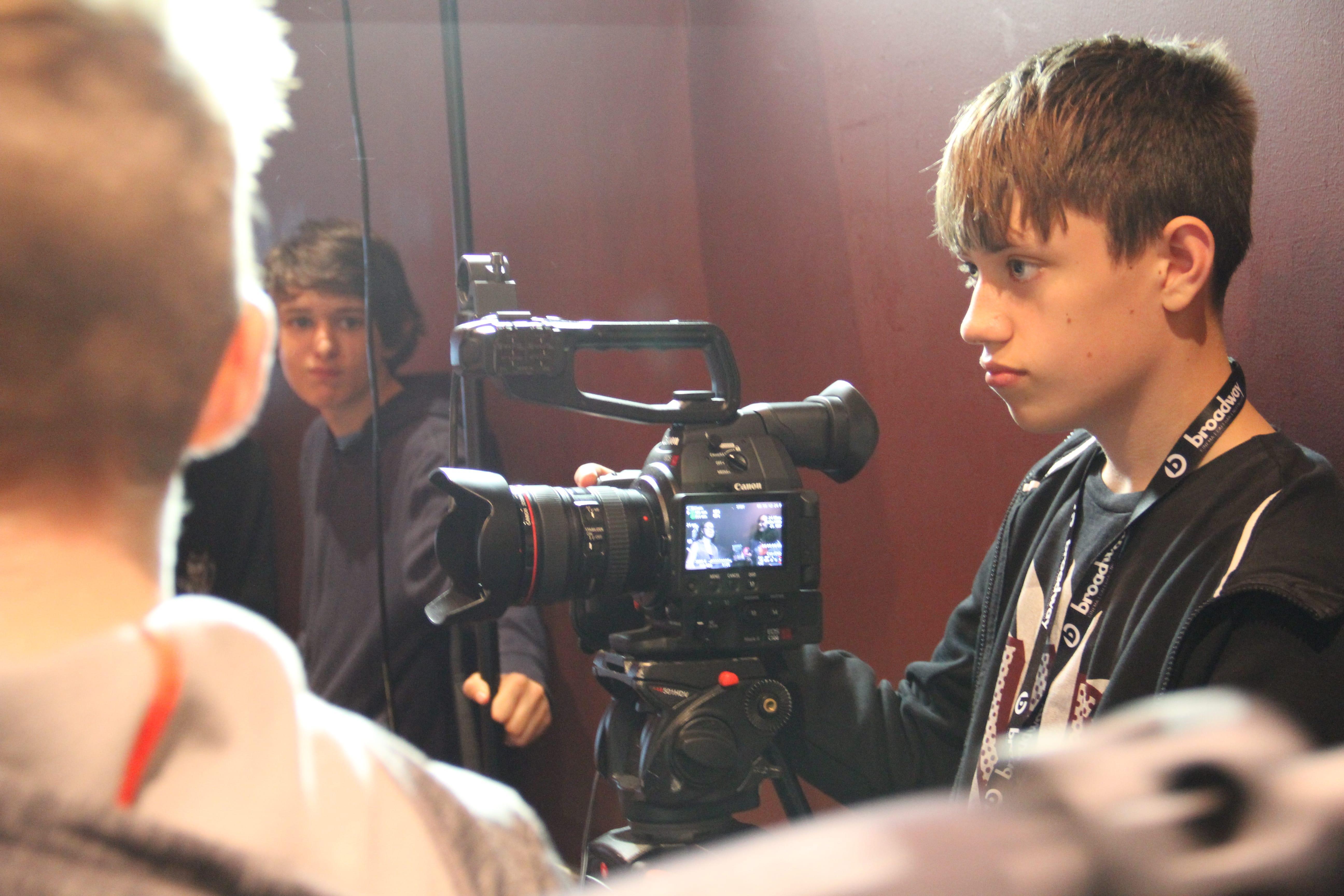 Into-film-members-arrange-lighting