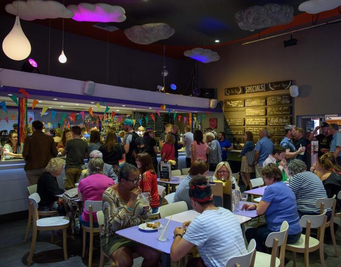 CAFEBAR-CROWD-BANNER