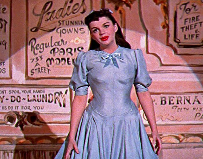 A-STAR-IS-BORN-JUDY-SPOTLIGHT