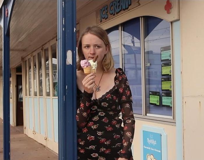 Ada Player as Beth in Johnny and Tommy stands with an icecream on a pier